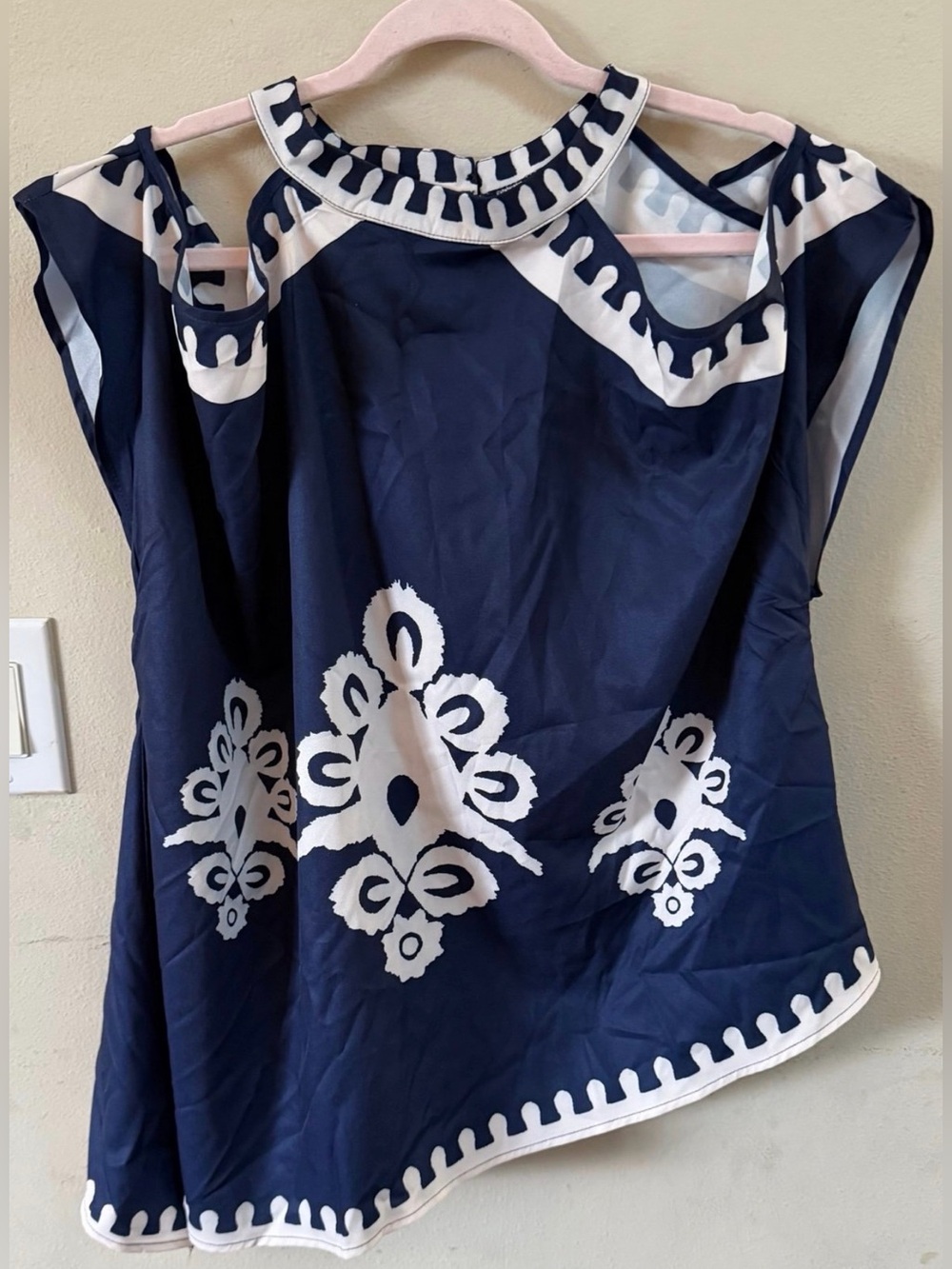 Women's blue and white patterned asymmetrical cold shoulder tunic top